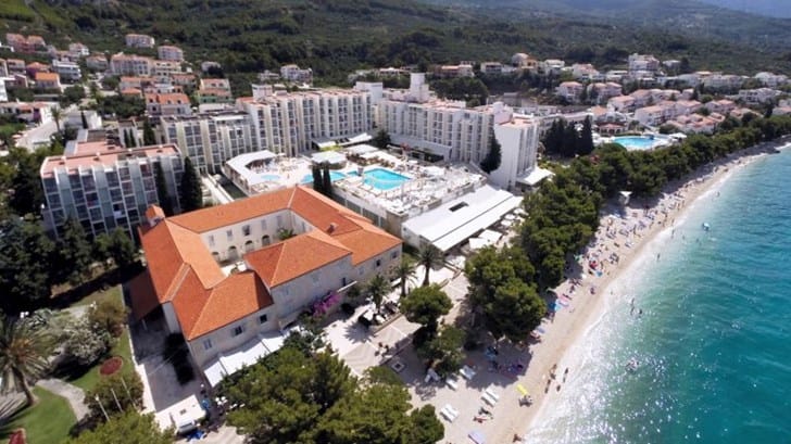 Alga Hotel Tučepi four stars hotel with a pool on the Adriatic